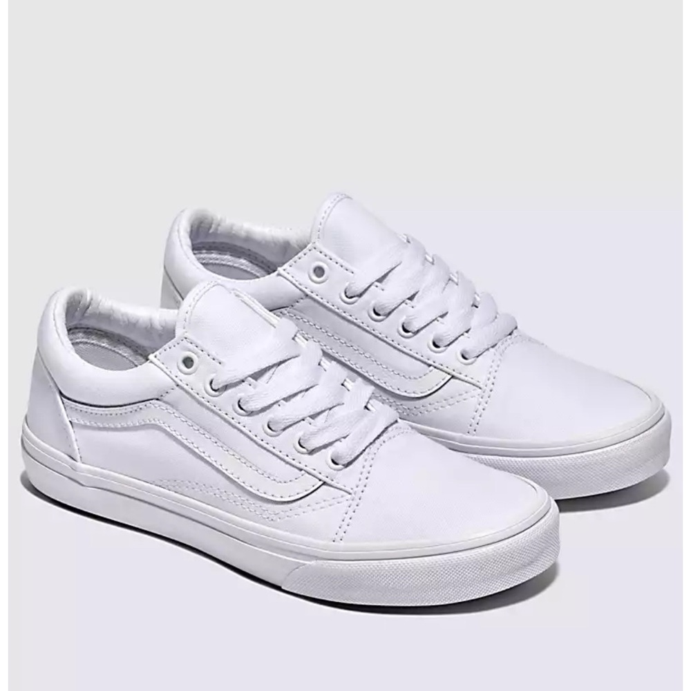 Vans Old Skool Shoe in Pure White